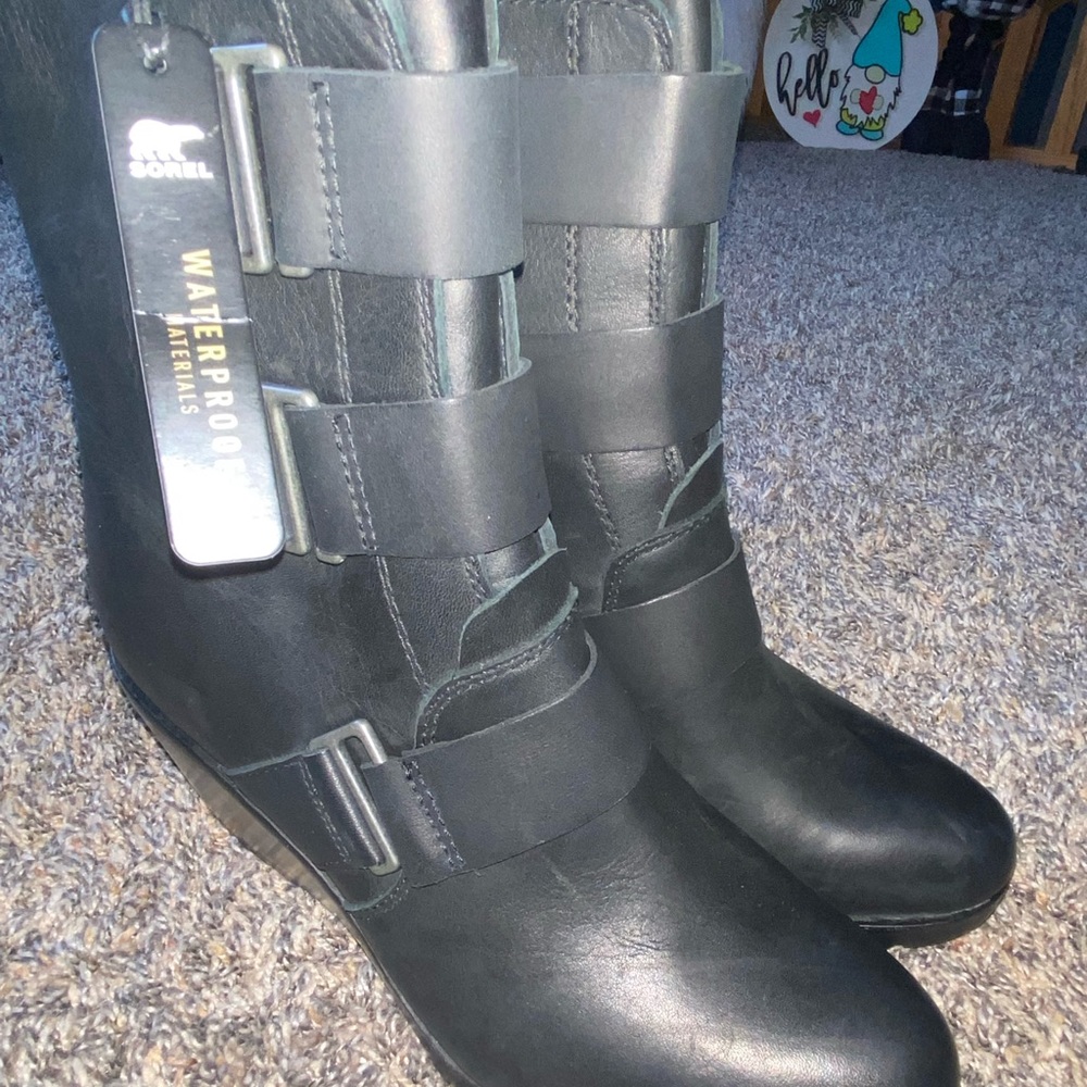 SOREL Brand new leather wedge booties!